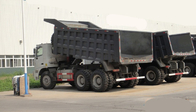 उच्च कठोरता कार्गो बॉडी एलएचडी 6X4 10 व्हील डंप ट्रक 70 टोंस क्षमता के साथ