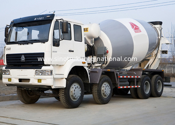 टिकाऊ औद्योगिक कंक्रीट मिश्रक वाहन 8 × 4 उच्च चलने की क्षमता