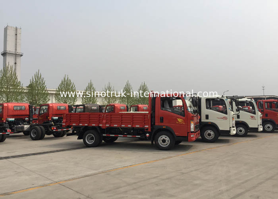 White SINOTRUK Light Duty Trucks  Transporting Vegetables Fruits