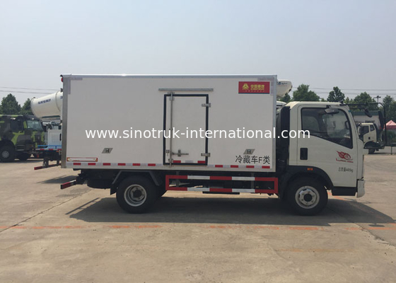 Vegetables / Fruits Refrigerated Delivery Truck White 8 Tons with 140 HP Engine
