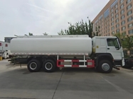 परिवहन के लिए HOWO 6 × 4 10 पहियों का तेल टैंक ट्रक 400HP 20CBM