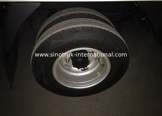 LHD Light Duty Trucks SINOTRUK HOWO 5 Tons  for Logistics ZZ1047D3815C145