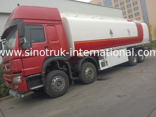 SINOTRUK HOWO लाल तेल टैंक ट्रक 400HP 8×4 12 पहियों उच्च क्षमता