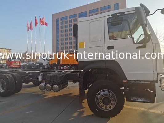 SINOTRUK HOWO कार्गो ट्रक चेसिस 16-20 टन 4X2 LHD 300HP