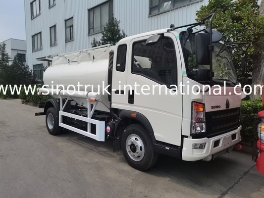 SINOTRUK HOWO 4X2 6 पहिया तेल टैंक ट्रक 5-6CBM प्रवाहमीटर के साथ एकल डिब्बा
