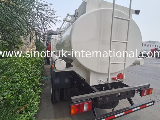 SINOTRUK HOWO 4X2 6 पहिया तेल टैंक ट्रक 5-6CBM प्रवाहमीटर के साथ एकल डिब्बा