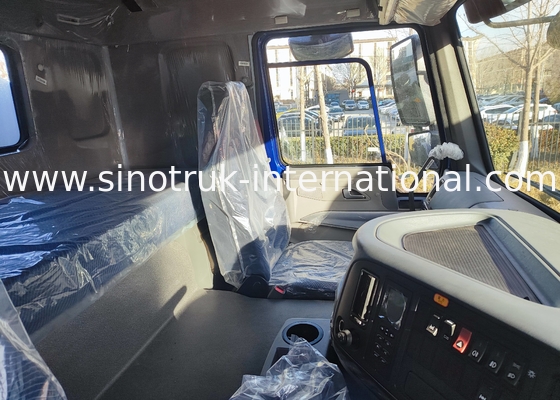 SINOTRUK HOWO 4x2 300HP नीली चेसिस 10m3 पानी टैंक शरीर के साथ