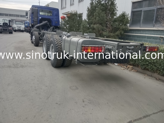SINOTRUK HOWO तेल टैंक ट्रक चेसिस 400HP 8X4 LHD 50 टन 40CBM
