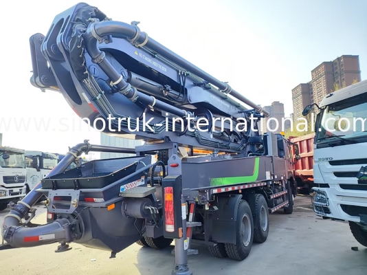 उच्च वृद्धि महारत HOWO 380HP स्मार्ट पंप ट्रक 52m बूम 6x4 अतुलनीय ऊर्ध्वाधर डालने के लिए कर्षण