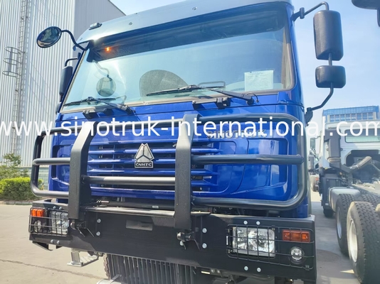 भारी शुल्क HOWO 8*4 400HP LHD ईंधन ट्रक 40CBM लंबी दूरी के ईंधन वितरण के लिए डबल टैंक सिस्टम