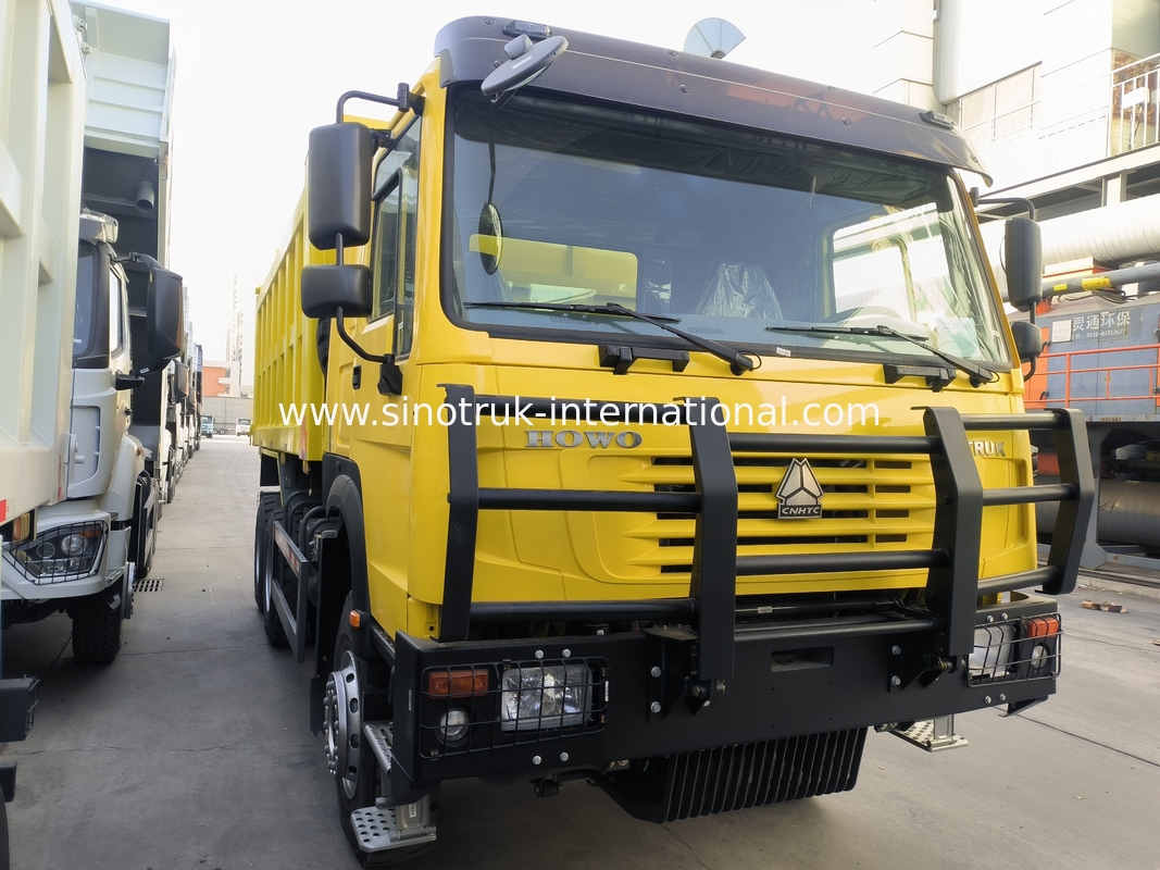 सिनोट्रुक होवो टिपर डंप ट्रक 6 × 4 Lhd 10 पहिया 20CBM कार्गो बॉक्स खनन टायर