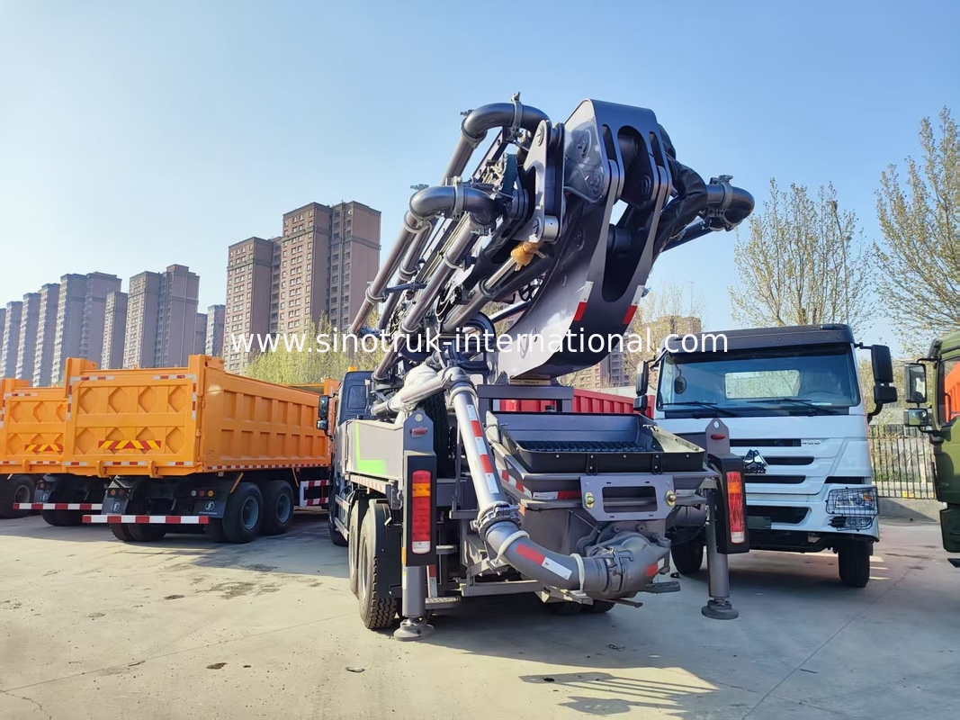 उच्च वृद्धि महारत HOWO 380HP स्मार्ट पंप ट्रक 52m बूम 6x4 अतुलनीय ऊर्ध्वाधर डालने के लिए कर्षण