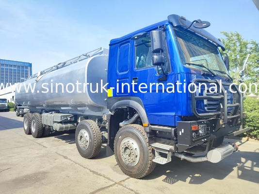 भारी शुल्क HOWO 8*4 400HP LHD ईंधन ट्रक 40CBM लंबी दूरी के ईंधन वितरण के लिए डबल टैंक सिस्टम