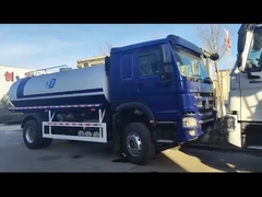 SINOTRUK HOWO 4x2 300HP नीली चेसिस 10m3 पानी टैंक शरीर के साथ